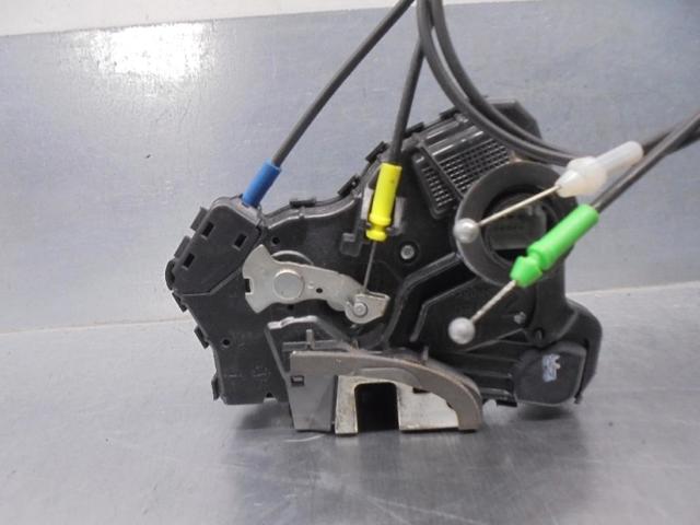6903002220 TOYOTA Cerradura de puerta delantera derecha  en stock Huelva