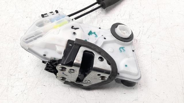 6903002511 TOYOTA Cerradura de puerta delantera derecha  en stock Córdoba