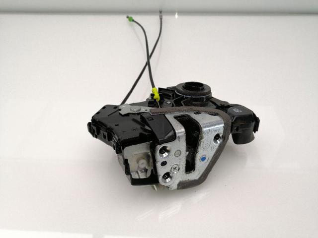 6903005130 TOYOTA Cerradura de puerta delantera derecha  en stock Gandía