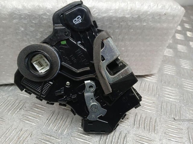 6903005130 TOYOTA Cerradura de puerta delantera derecha  en stock Gandía