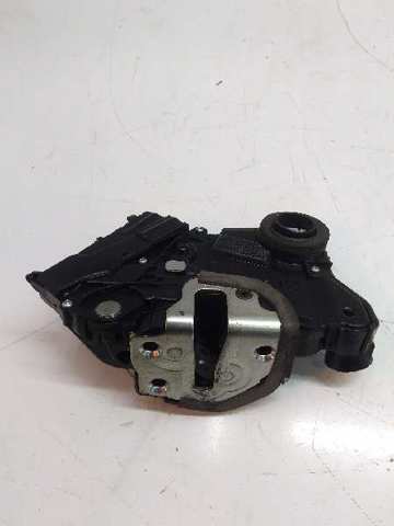 TOYOTA 690300D140 Cerradura de puerta delantera derecha  en stock Terrassa