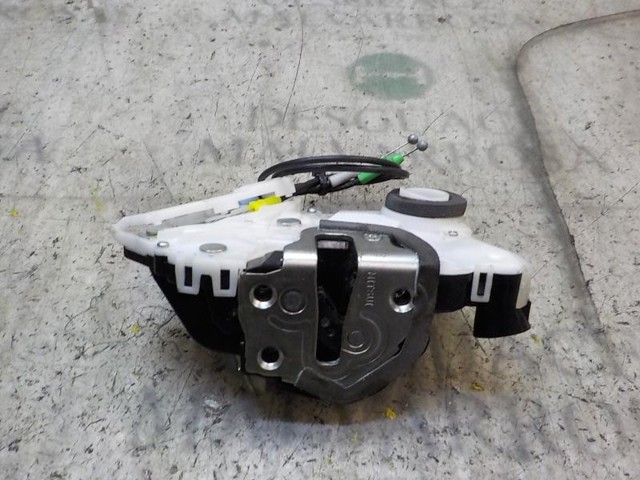 690300D140 TOYOTA Cerradura de puerta delantera derecha  en stock Gandía