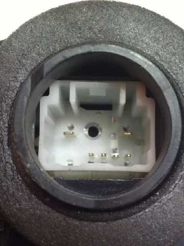 690300D140 TOYOTA Cerradura de puerta delantera derecha  en stock Gandía