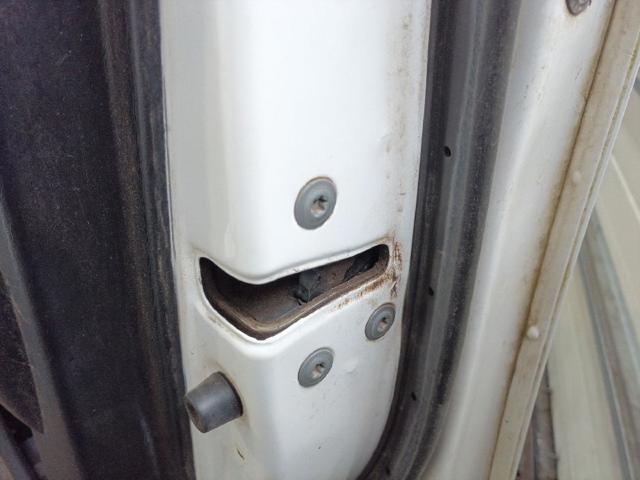 690300K070 TOYOTA Cerradura de puerta delantera derecha  en stock Córdoba