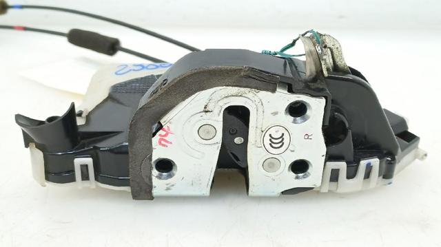 6903047081 TOYOTA Cerradura de puerta delantera derecha  en stock Gandía
