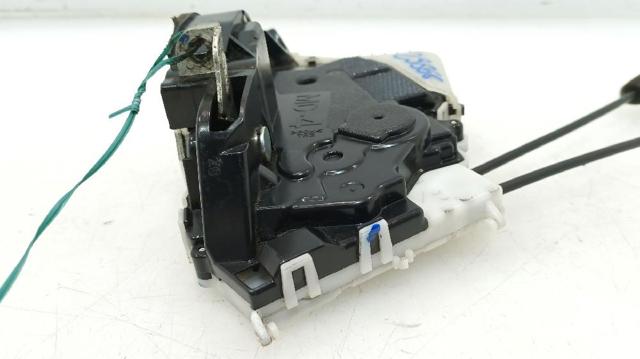 6903047081 TOYOTA Cerradura de puerta delantera derecha  comprar en Lleida