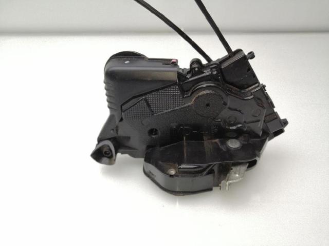 TOYOTA 6903047081 Cerradura de puerta delantera derecha  en stock Salamanca