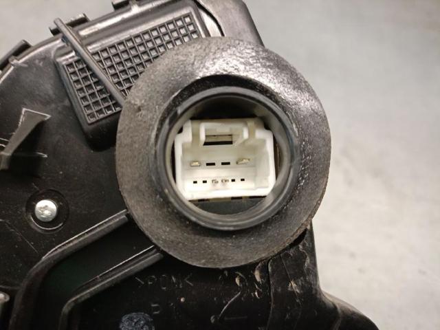 6903060240 TOYOTA Cerradura de puerta delantera derecha  comprar en Oviedo