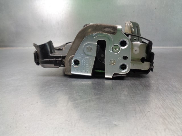 6903060240 Cerradura de puerta delantera derecha  en stock Sabadell