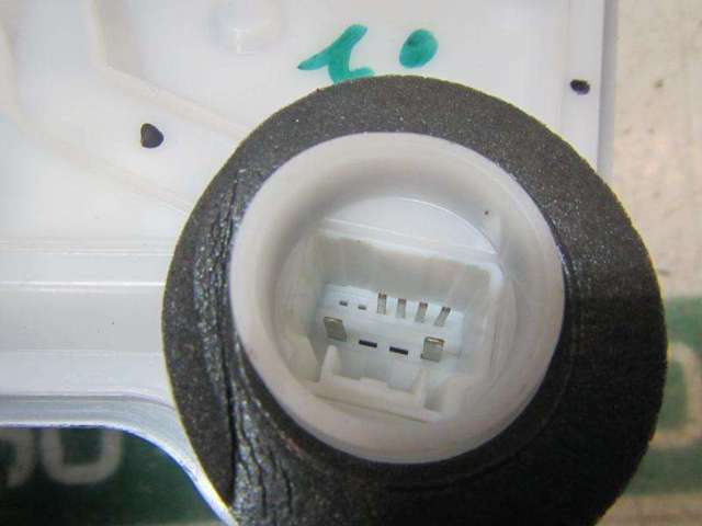 TOYOTA 6904002491 Cerradura de puerta delantera izquierda  disponible Valladolid