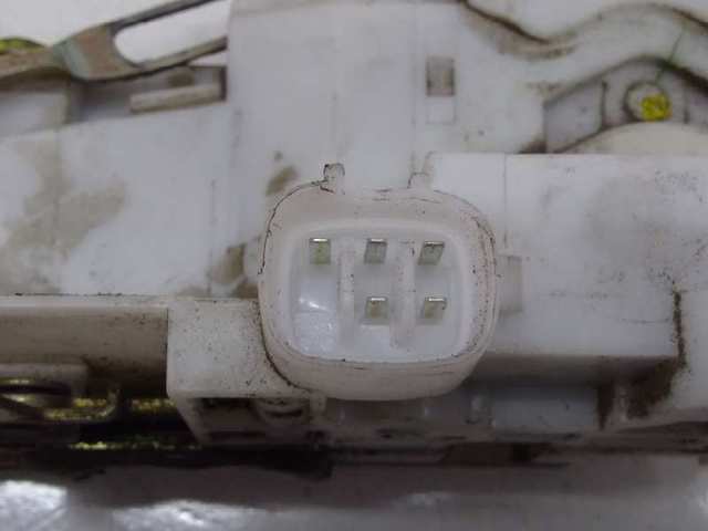 Cerradura de puerta delantera izquierda Toyota Avensis  (T22)