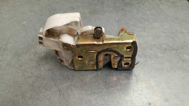 Cerradura de puerta delantera izquierda Toyota Avensis  (T22)