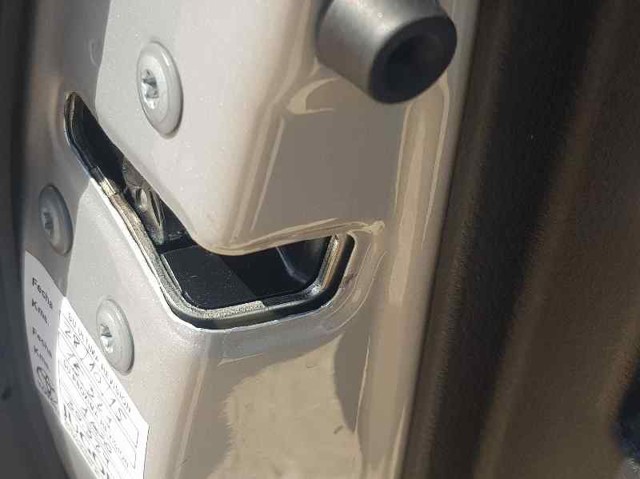 690400D140 Cerradura de puerta delantera izquierda  disponible Utrera