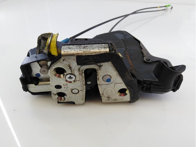 6904042241 TOYOTA Cerradura de puerta delantera izquierda  disponible Vigo