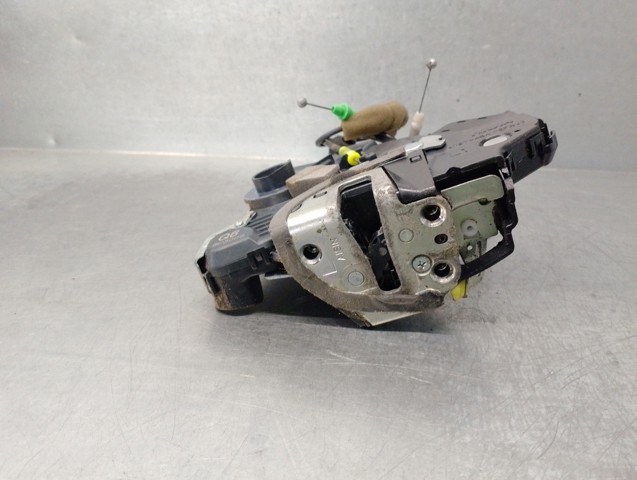 6904053100 Cerradura de puerta delantera izquierda  disponible Burgos