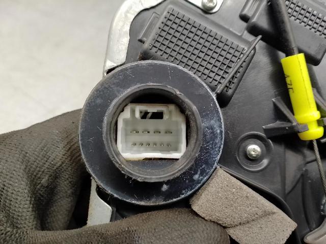 6904053100 TOYOTA Cerradura de puerta delantera izquierda  comprar en Jaén