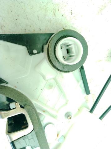 Cerradura de puerta delantera izquierda Toyota Yaris P21