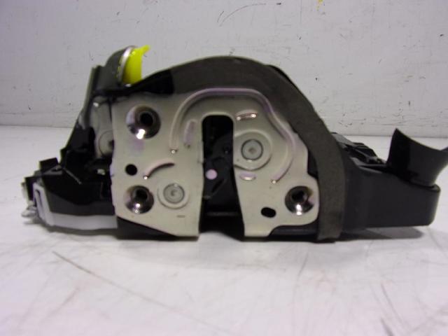 Cerradura de puerta delantera izquierda Toyota Yaris P21