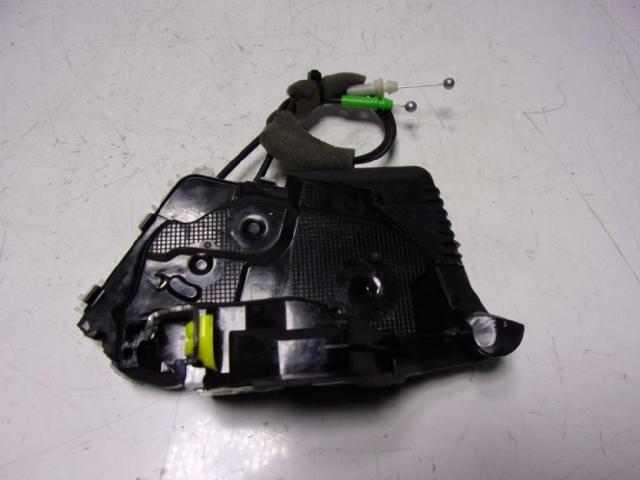 Cerradura de puerta delantera izquierda Toyota Yaris P21