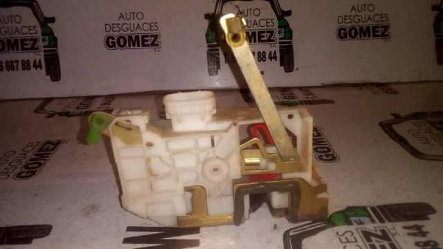 6905002102 TOYOTA Cerradura de la puerta trasera derecha comprar Madrid