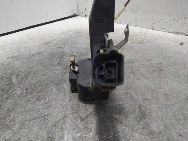 6905002102 TOYOTA Cerradura de la puerta trasera derecha  comprar en Oviedo