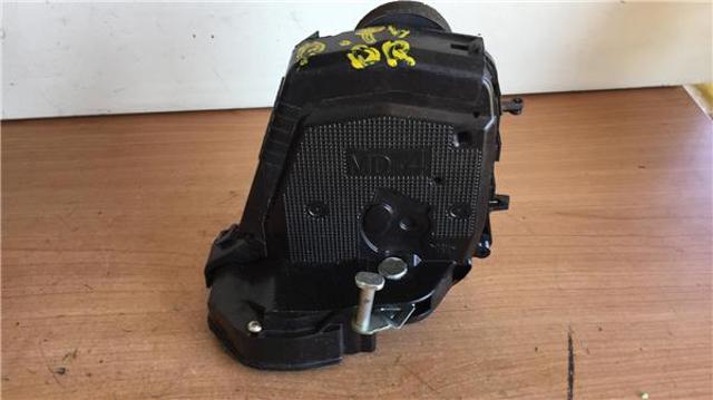 690500D060 TOYOTA Cerradura de la puerta trasera derecha comprar Madrid