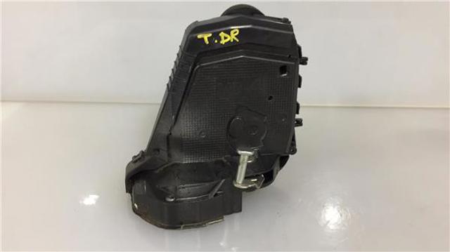 690500D060 TOYOTA Cerradura de la puerta trasera derecha  en stock Huelva