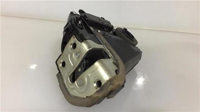 690500D060 TOYOTA Cerradura de la puerta trasera derecha  en stock Córdoba