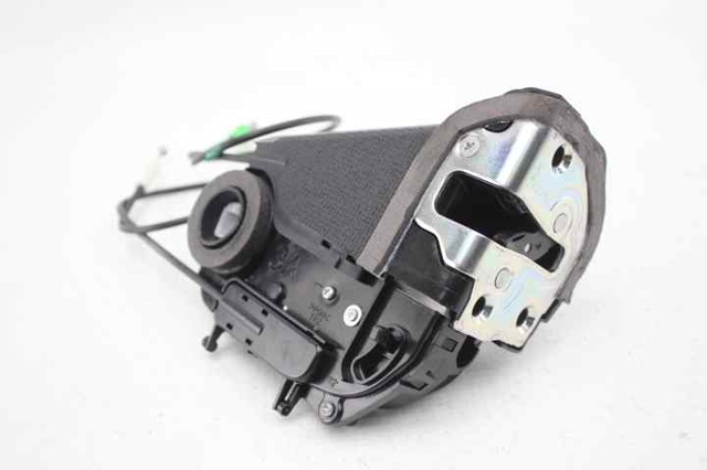 690500D060 TOYOTA Cerradura de la puerta trasera derecha  en stock Córdoba