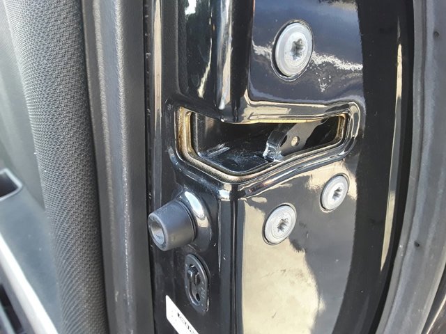 Cerradura de puerta trasera derecha 690500F011 Toyota