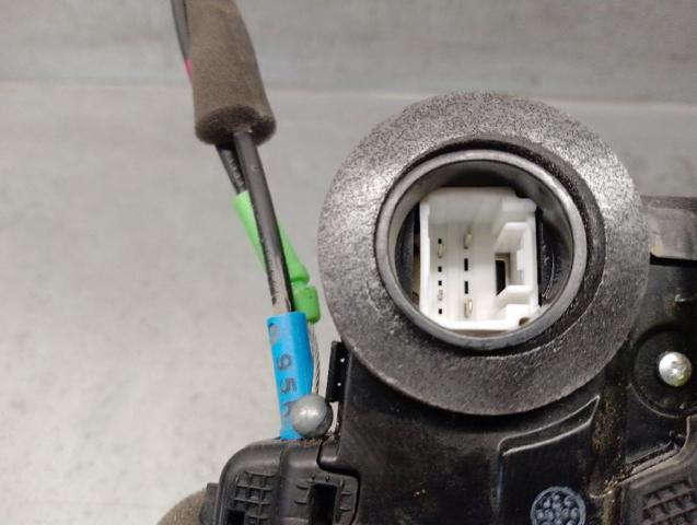 6905033120 TOYOTA Cerradura de la puerta trasera derecha comprar Madrid