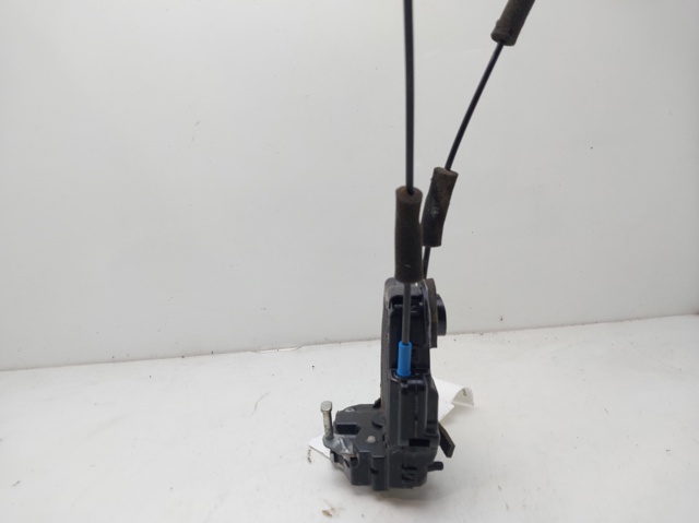TOYOTA 6905033120 Cerradura de la puerta trasera derecha  en stock Salamanca