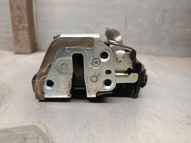 TOYOTA 6905033120 Cerradura de la puerta trasera derecha  disponible España