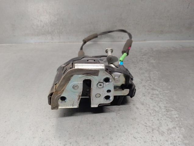 TOYOTA 6905033120 Cerradura de la puerta trasera derecha  en stock Salamanca
