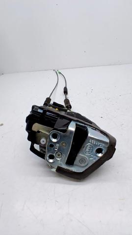 6905033120 TOYOTA Cerradura de la puerta trasera derecha  en stock Huelva