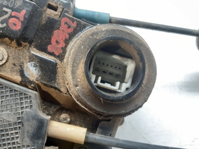 6905042021 TOYOTA Cerradura de la puerta trasera derecha  comprar en Oviedo