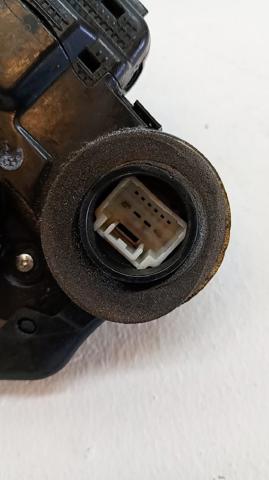 TOYOTA 6905042021 Cerradura de la puerta trasera derecha comprar Barcelona