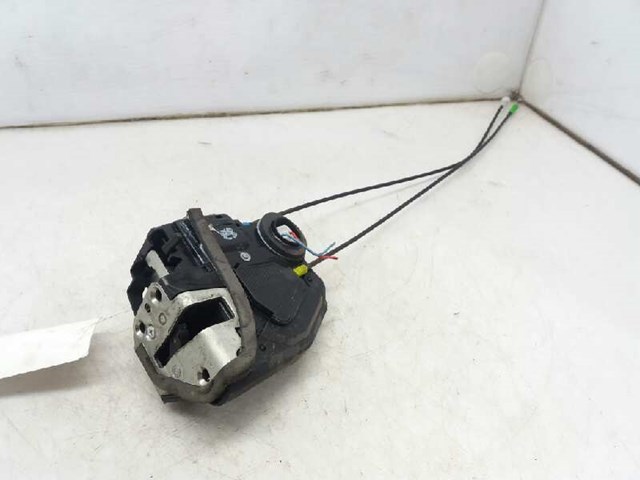 6905042021 TOYOTA Cerradura de la puerta trasera derecha  comprar en Oviedo