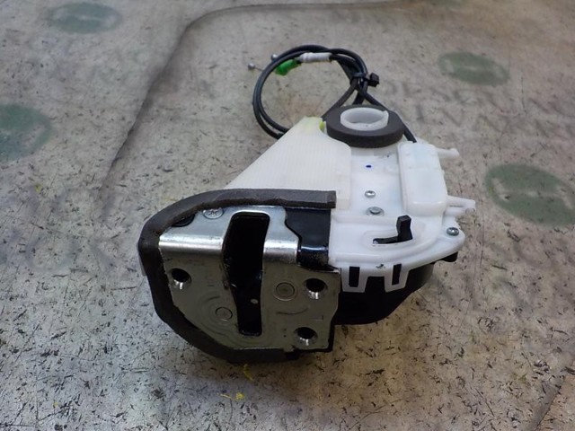 690600D060 TOYOTA Cerradura de puerta trasera izquierda  en stock Huelva