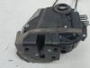 Cerradura de puerta trasera izquierda 6906030550 TOYOTA