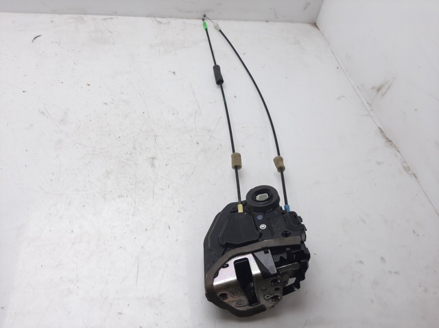 6906033120 TOYOTA Cerradura de puerta trasera izquierda  en stock Córdoba