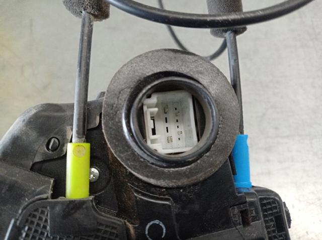 6906033120 TOYOTA Cerradura de puerta trasera izquierda  en stock Gandía
