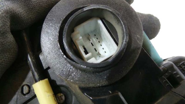 6906042021 TOYOTA Cerradura de puerta trasera izquierda  en stock Huelva