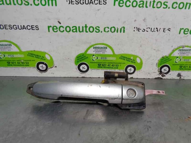 Tirador de puerta exterior delantero derecha 6921112220C1 Toyota