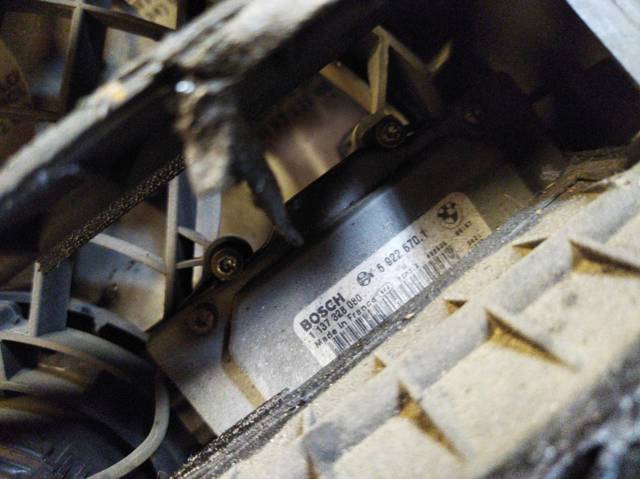 69226701 Difusor del radiador de refrigeración con motor y hélice  disponible Utrera