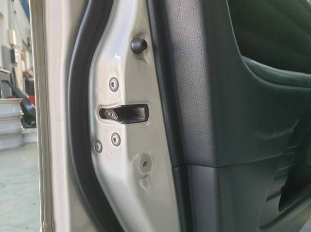Cerradura de puerta delantera izquierda 6932053030 Toyota/Lexus