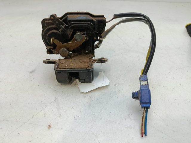 Cerradura de puerta trasera Toyota Avensis  familiar comprar en España