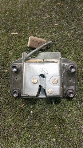 Comprar Cerradura de tapa de maletero Toyota Land Cruiser  J10 a bajo precio