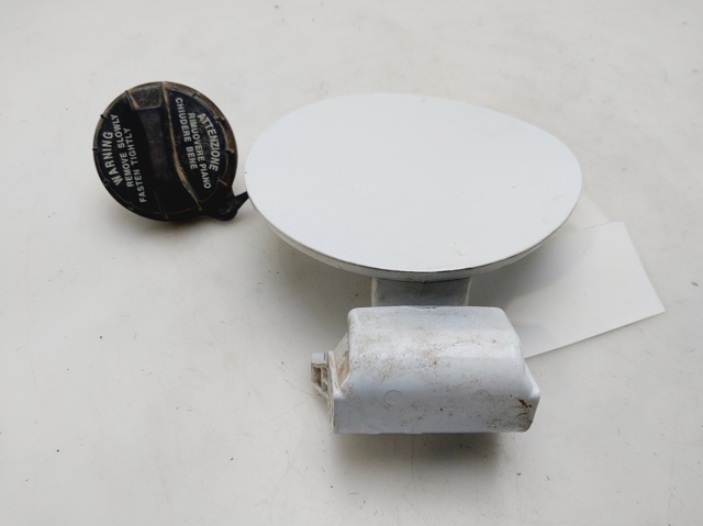 695103W000 Tapa exterior de la gasolina  en stock Sabadell
