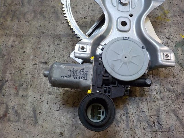 6981002320 TOYOTA Mecanismo de elevalunas de la puerta delantera derecha  disponible Vigo